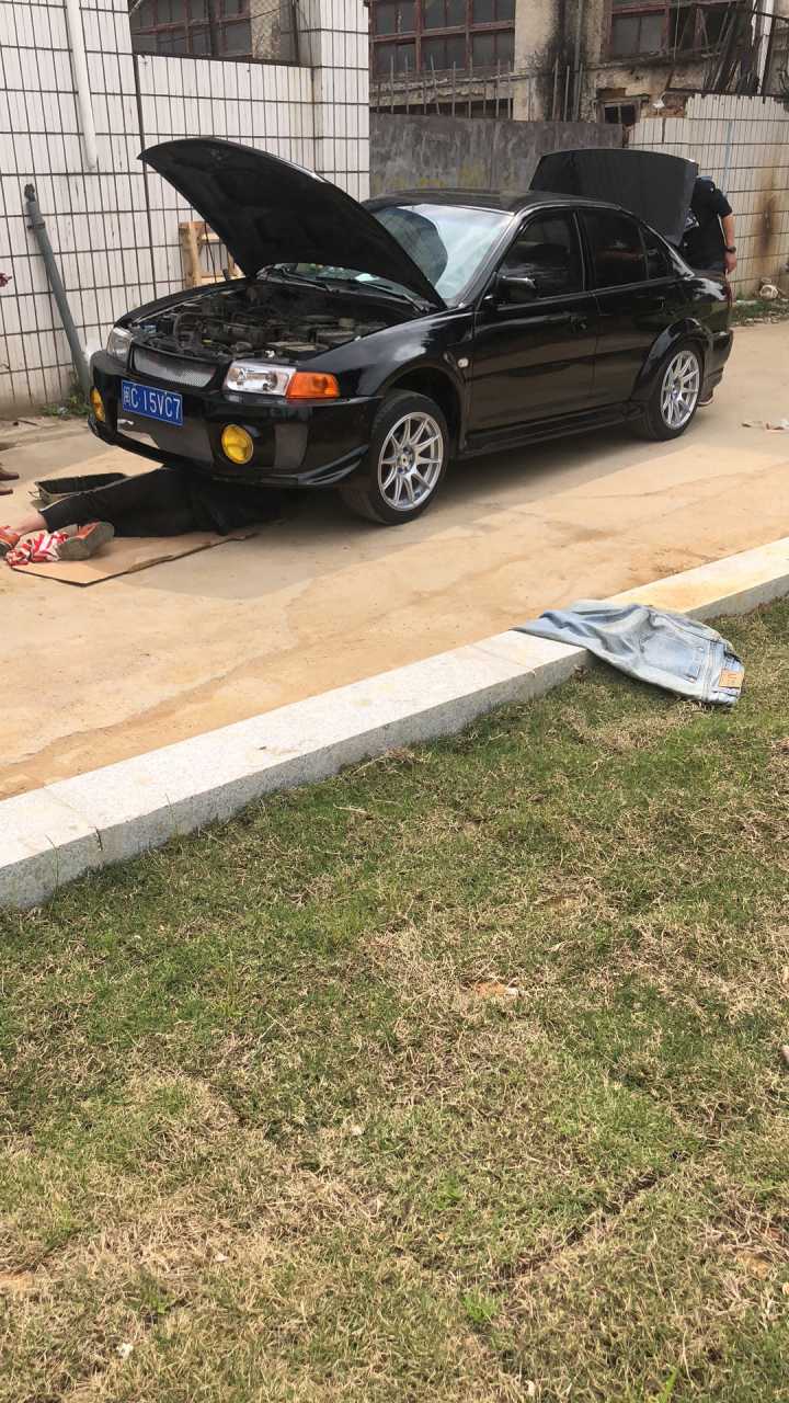 吴富豪豪车.jpg