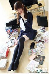 电 玩 宅 女